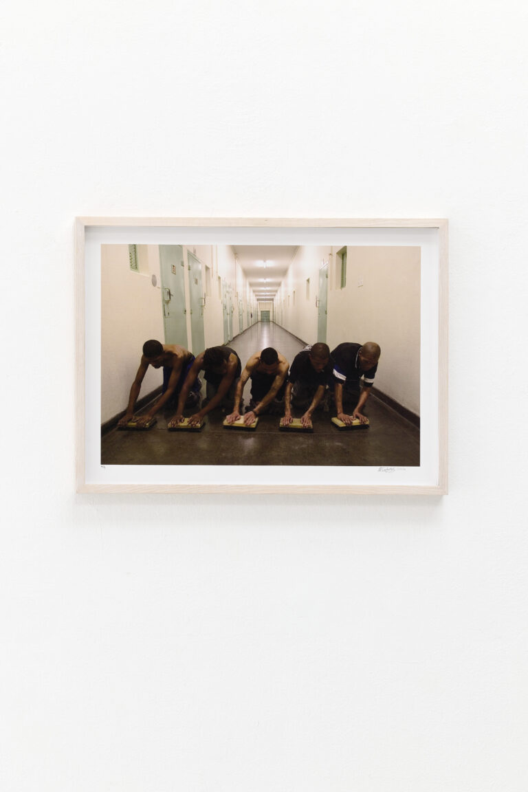 Mikhael Subotzky - Pasvang, Pollsmoor Maximum Security Prison - 2004 - Studio la Città - Verona - Arte contemporanea